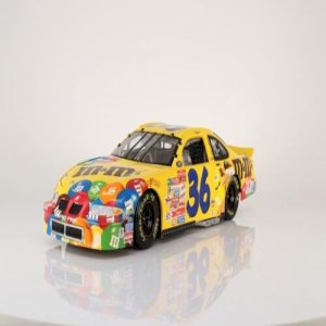 1/24 NASCAR Diecast Model Ken Schrader #36 M&M\'s Keep Back Driver 2000 Grand