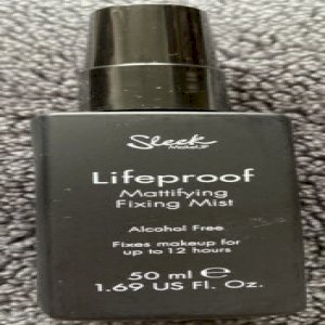 Sleek Sleek Lifeproof Mattifying Fixing Mist